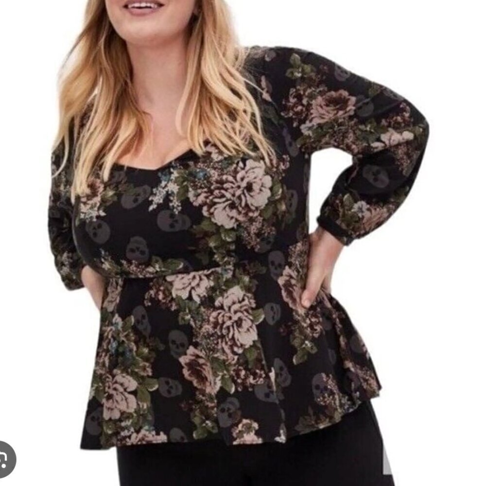 NWT Torrid Women's Size 2X (18-20) Black Skull Crepe Sweetheart Peplum Blouse